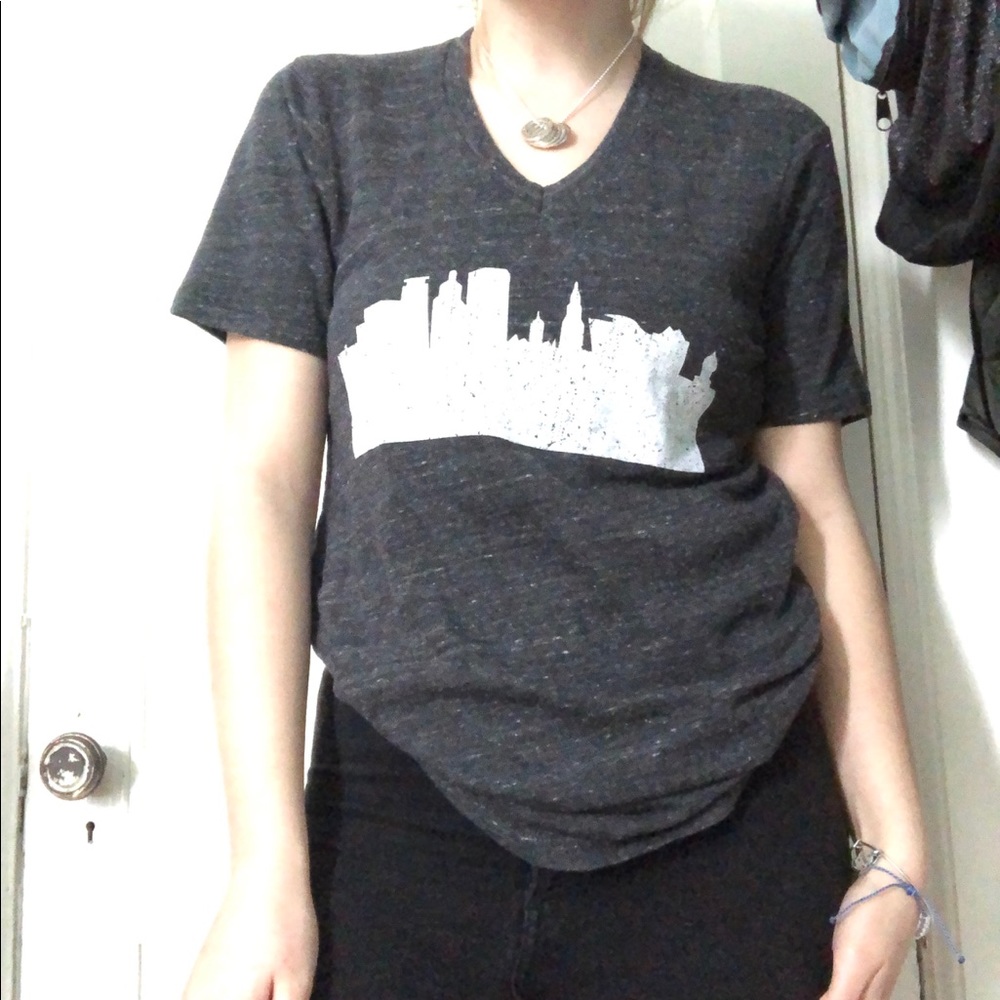 Shirt sleeved grey net York city buildings shirt